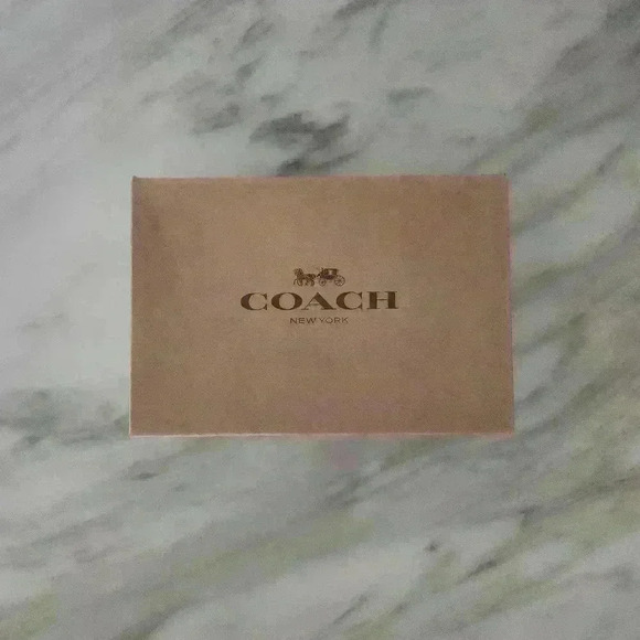 NWOT Coach X Jennifer Lopez Corner Zip Wristlet with NYC Skyline - Picture 8 of 8